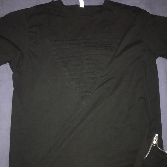 No name ruffled long tee 15$ 1 25$ 2 - Picture 1 of 4